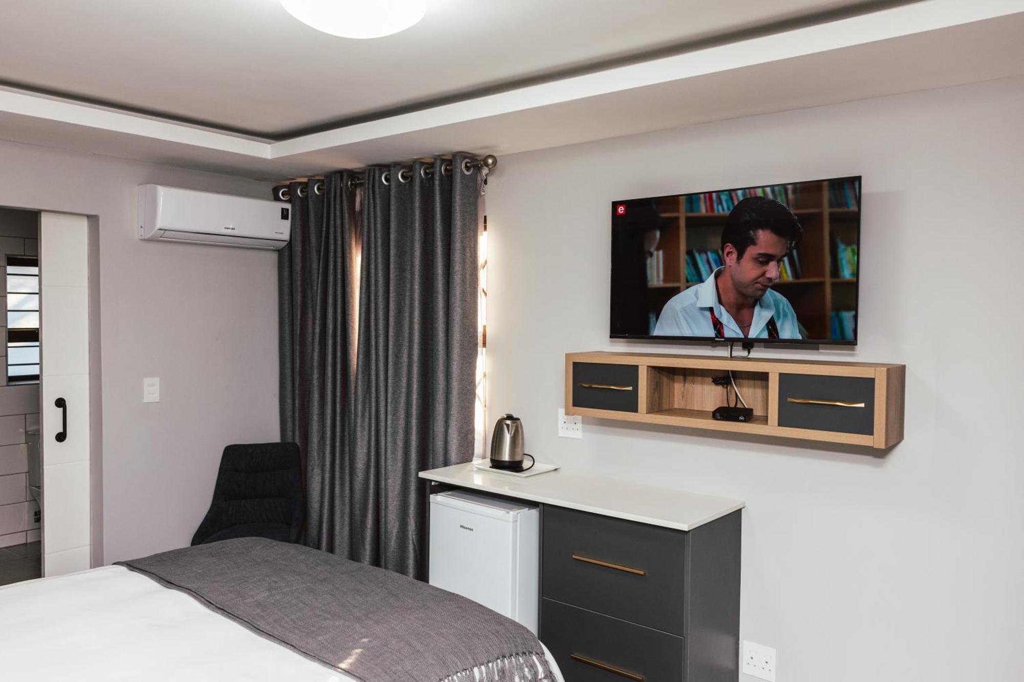 La Grace Hotel Кемптън Парк Екстериор снимка