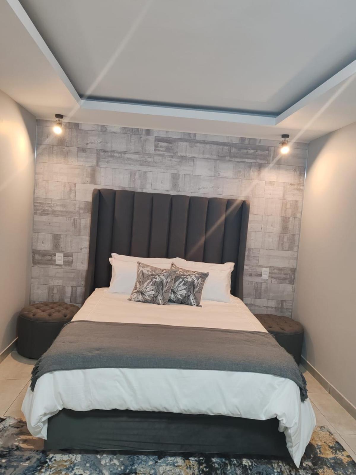 La Grace Hotel Кемптън Парк Екстериор снимка