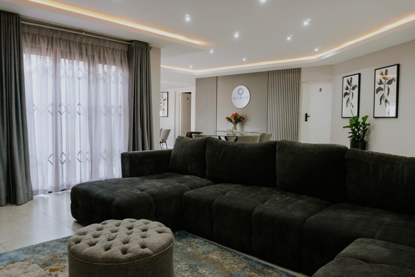 La Grace Hotel Кемптън Парк Екстериор снимка